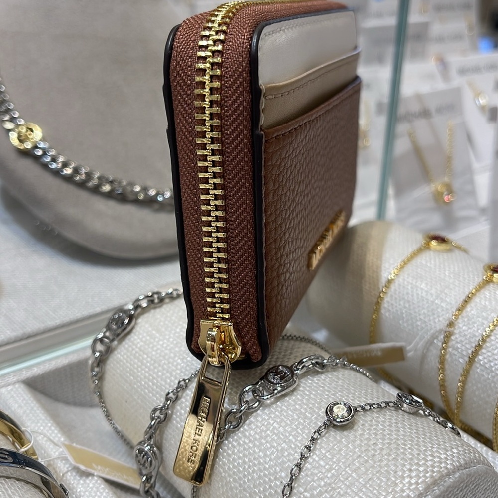 Michael Kors Jet Set Travel Md Zip Around Color-Block Wallet Card Case
Luggage - Picture 3 of 16